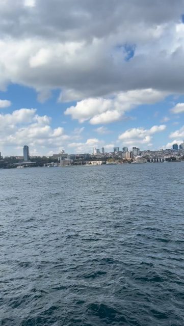 A magical 1.5-hour escape on the Golden Horn (Haliç). Seeing this legendary skyline from the water is just a whole different experience. You can almost feel the thousand years of history whispering across the waves. Pure beauty. ✨
#Istanbul #GoldenHorn #Haliç #IstanbulSkyline #CityOnTheWater #TravelGram #Turkey #ReelGood