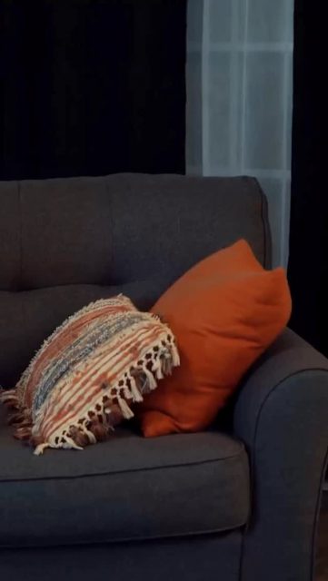 Everything’s breaking, but the silence is the loudest part. Trying to process the ache of a love that’s fading. Hear a piece of my new song, „Slip Away,“ and maybe feel a little less alone in this feeling.
#SlipAwaySong #HeartacheFeels #FadingLove #NewSnippet #MusicTherapy #BreakupSong #SadSongs #EmotionalVibes #MusicVideo