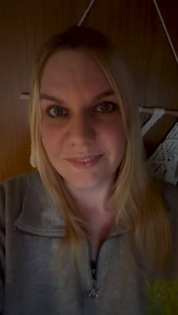 9 Strategies. 4 Weeks. 0 Excuses.

This is what it looks like when you give everything for your vision. I’ve just finalized the last details of my new business strategy.

The journey as an independent artist and producer is intense, often sleepless, but worth every single second. 🛡️✨

Stay tuned for what’s coming in April—we are bringing the soul of the 90s back. It’s all about the music, the craft, and the connection.

#VocalKinship #KatMadleine #90sRevival #IndependentArtist #ProducerLife